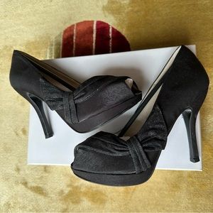 NIB Caparros Black Shimmer Odessa Satin Heels